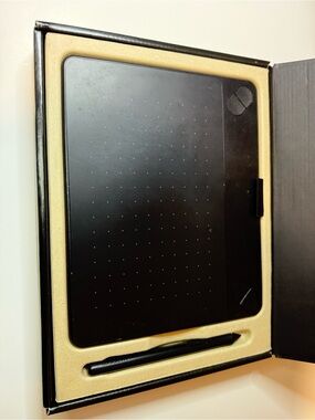WACOM Intuos Photo creative Pen And Touch Tablet - Drawing Tablet